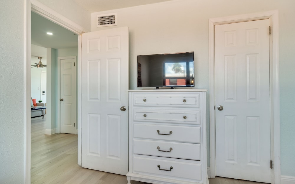 Condo at Upham Beach Park w/ Heated Pool Access!
