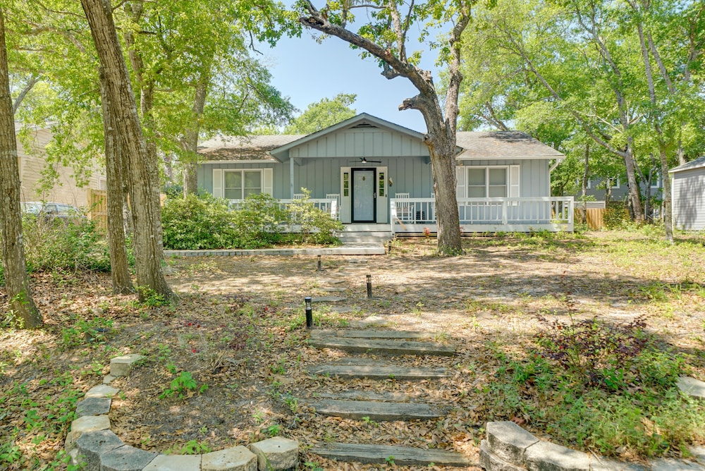 Oak Island Home w/ Spacious Backyard & Porch view 4