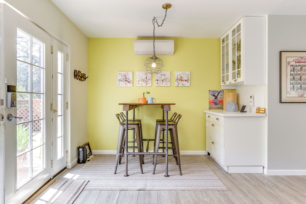 Pool & Deck: Wine Country Hideaway in Middletown!