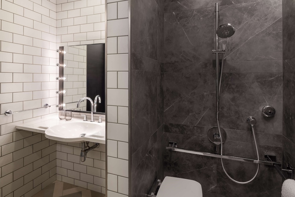 The WB Abu Dhabi, Curio Collection by Hilton