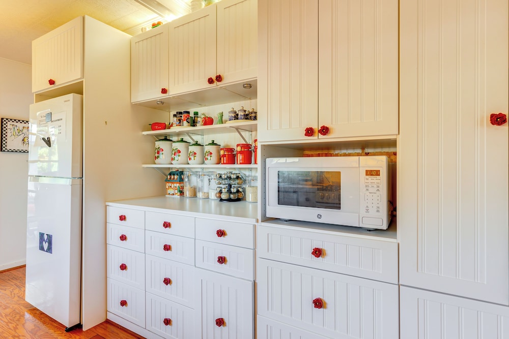 Walkable Home Near Beach & Downtown Fairhope!