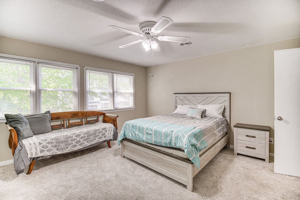 Pet-friendly Virginia Beach Abode w/ Deck & Grill! view 5