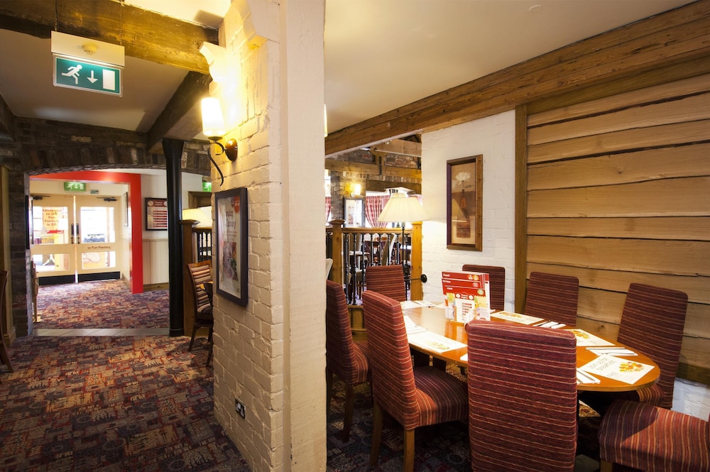 Premier Inn Leeds South - Birstall — photo 15