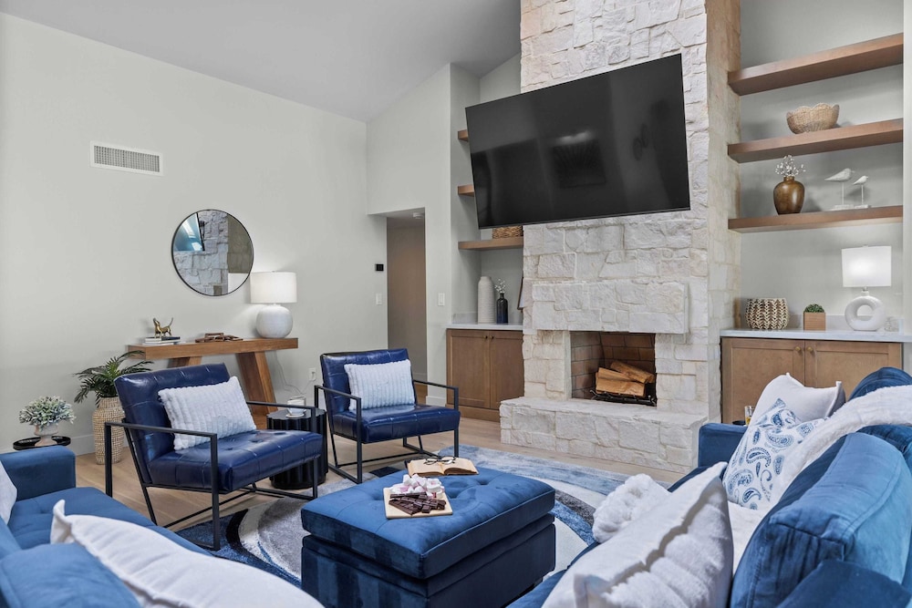 El Dorado by Avantstay Luxe 4BR w/ Pool, Putting Green, Fireplace Near Kierland