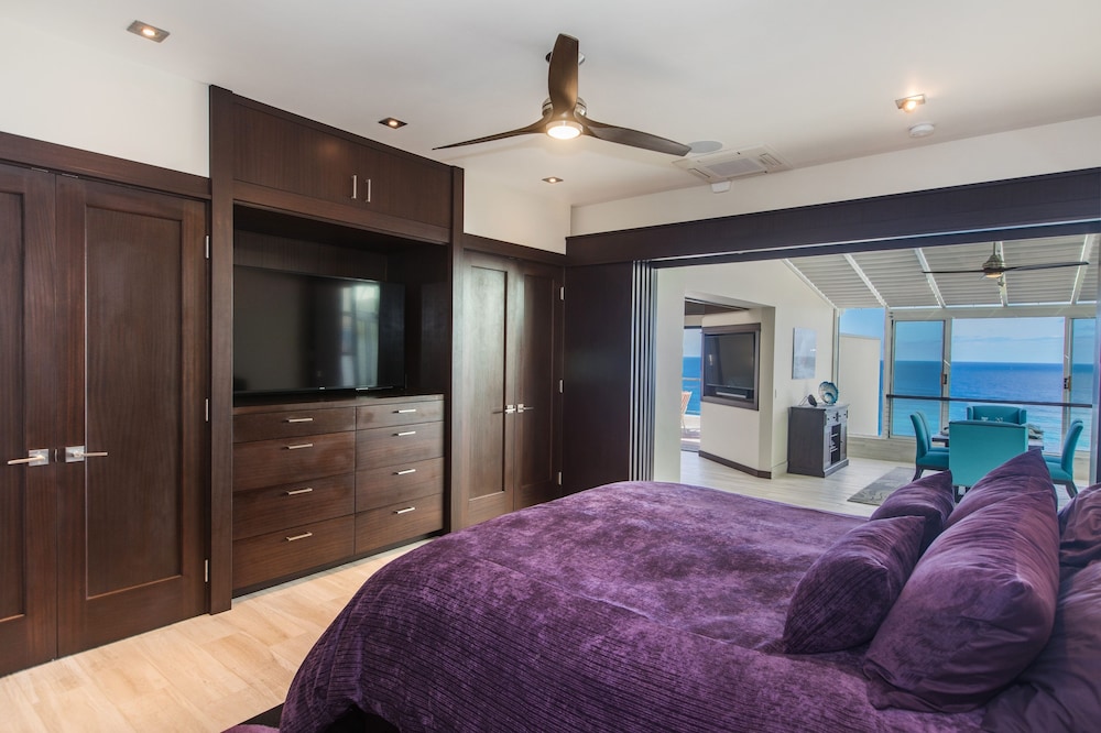 Puu Poa 407 2 Bedroom Condo by RedAwning