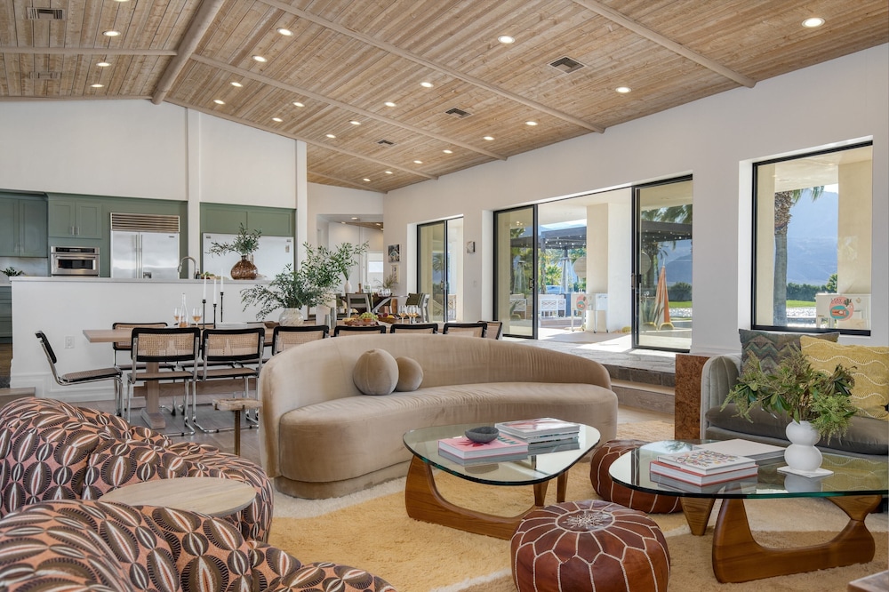Buena Vista by Avantstay Massive Outdoor Oasis w/ Pool, Spa  Firepit! - Property Image 8