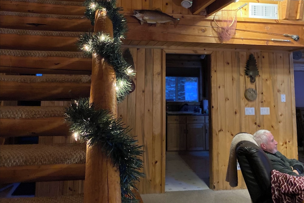 Quiet 2BR Fireplace Balcony W & D