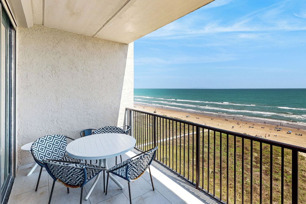 Gorgeous 3BR Penthouse w/ Lanai Facing the Gulf