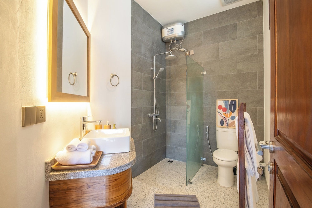 4 Bd Seminyak Retreat, Rice Fields 4 Mins to Beach