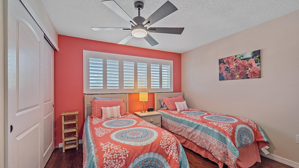 Sea Winds On Siesta 2 Bedroom Condo by RedAwning