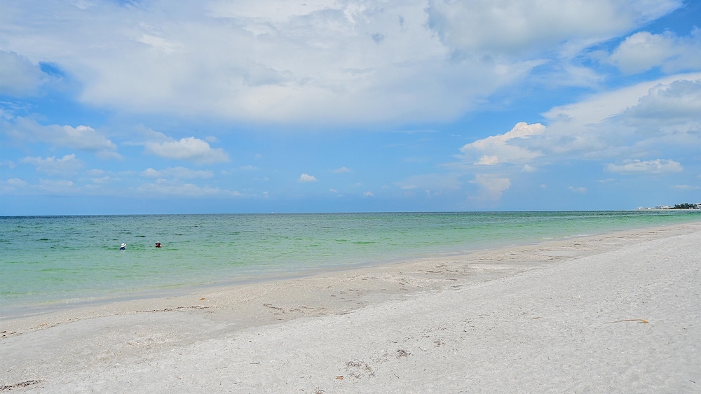 The Beach House 2 Bedroom Condo