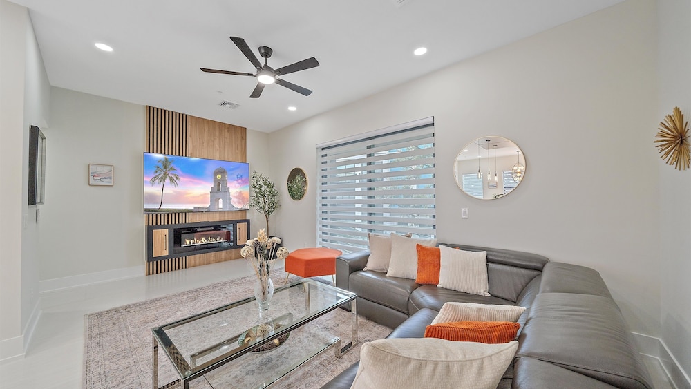 Coastal Moderne 2 Bedroom Townhouse