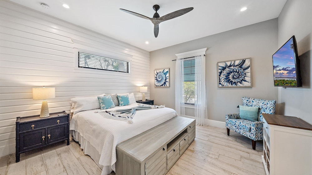 Dream Island 8 Bedroom Home