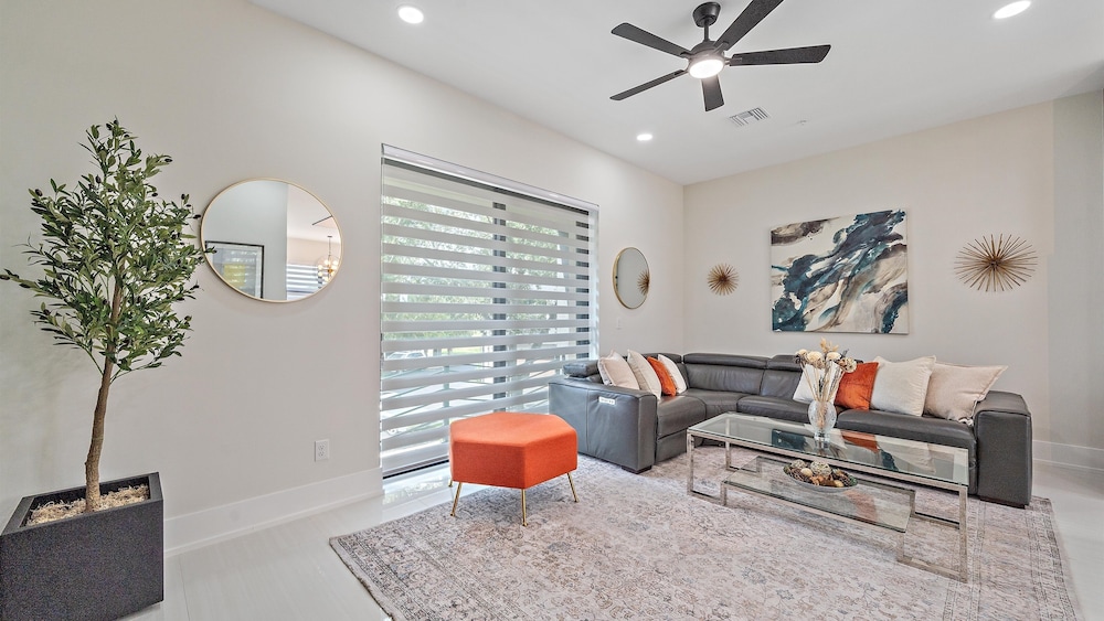 Coastal Moderne 2 Bedroom Townhouse