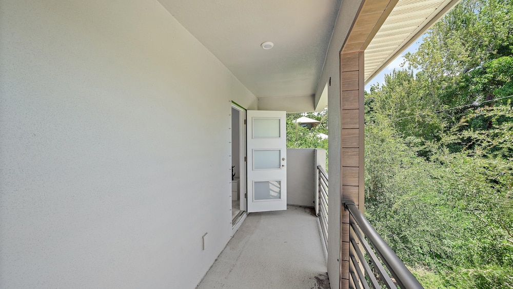 Urban Minimalist Escape 4 Bedroom Home