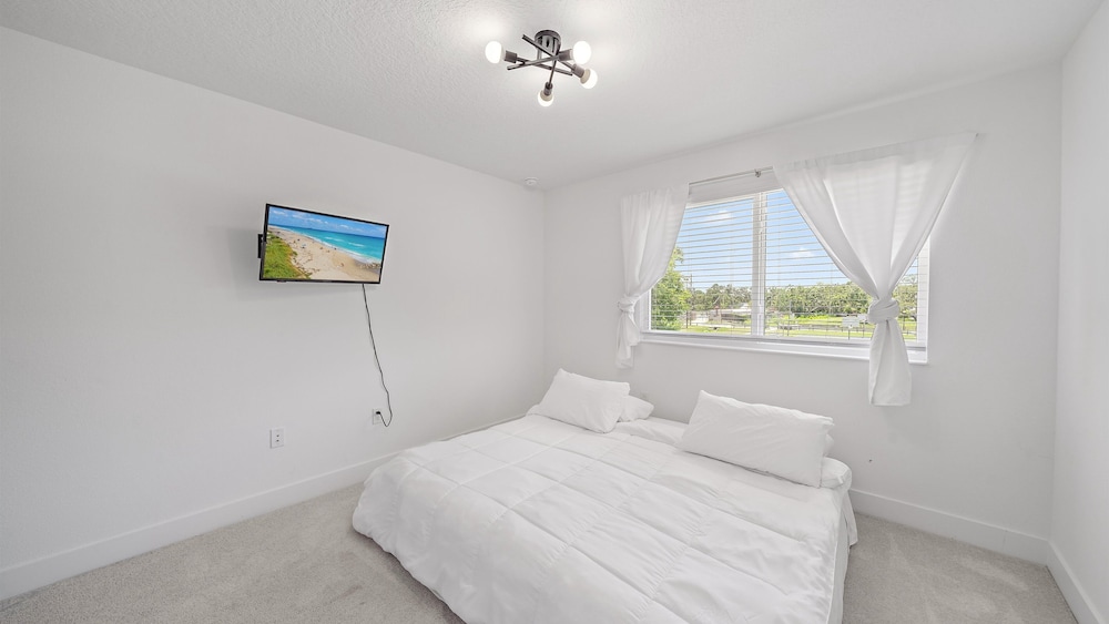 Urban Minimalist Escape 4 Bedroom Home