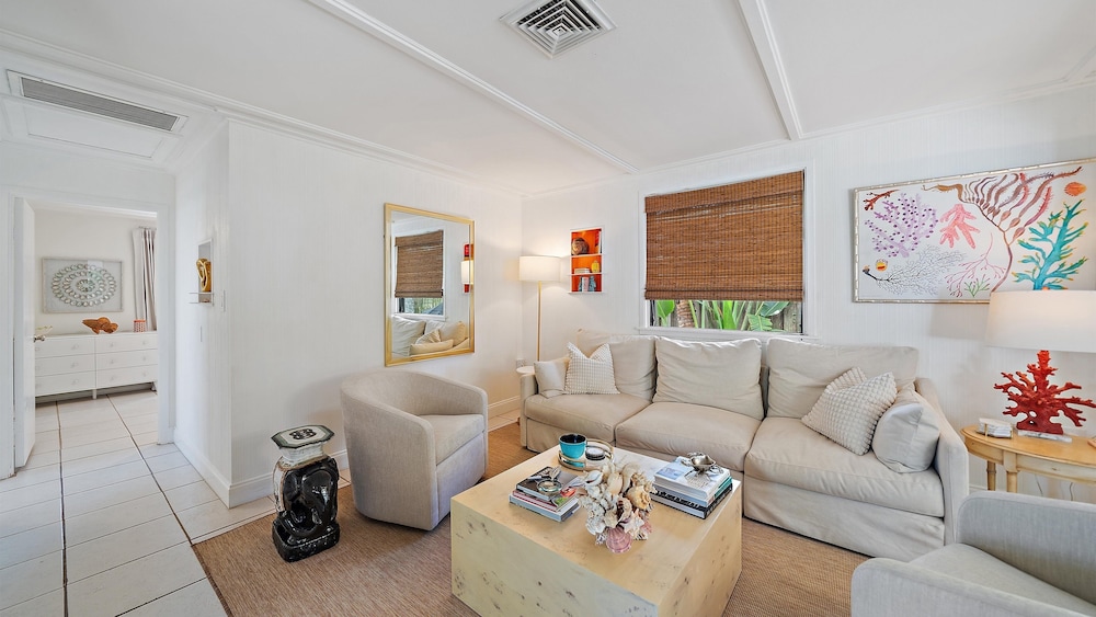 Hidden Oasis A 1 Bedroom Bungalow