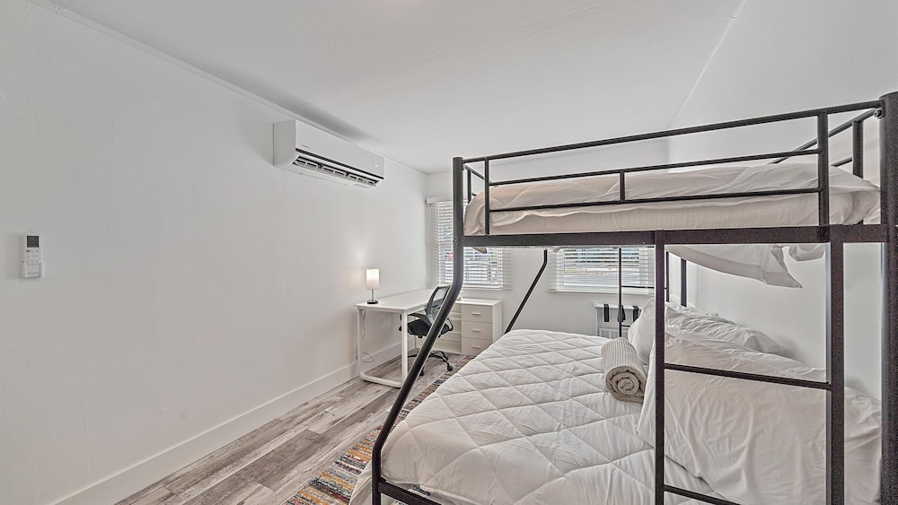 Urban Nest On 8th 4 Bedroom Home