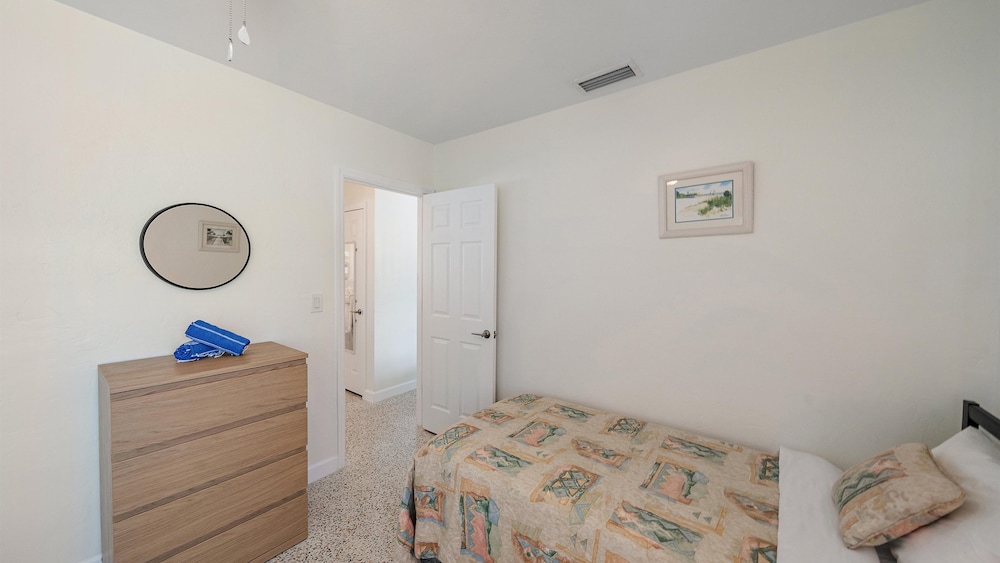 Siesta Treasure #3 2 Bedroom Condo
