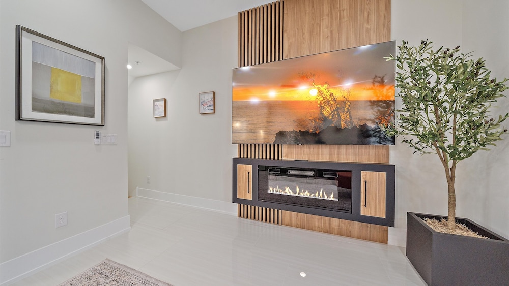 Coastal Moderne 2 Bedroom Townhouse