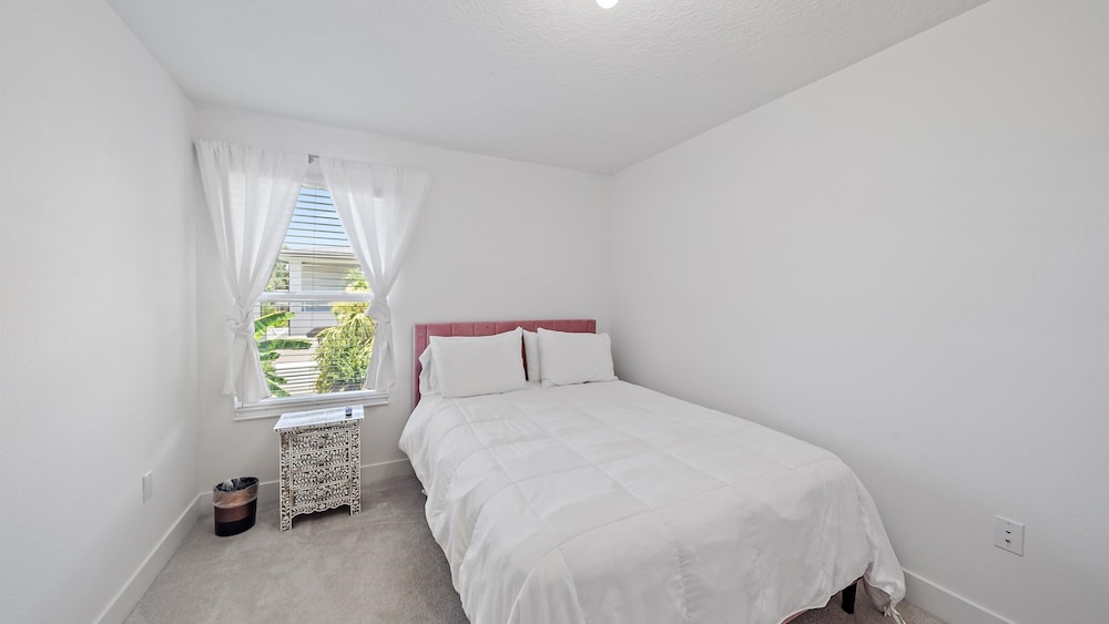 Urban Minimalist Escape 4 Bedroom Home