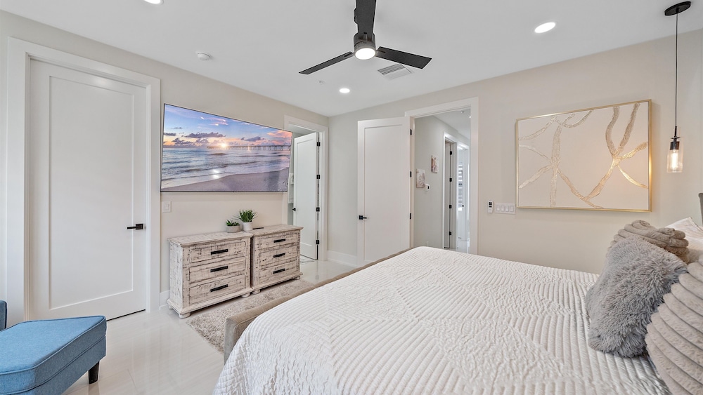 Coastal Moderne 2 Bedroom Townhouse