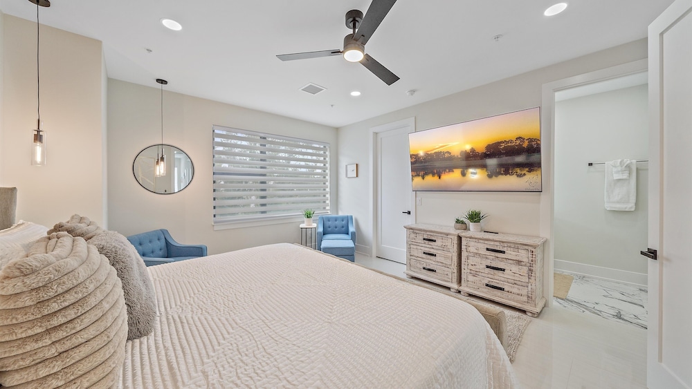 Coastal Moderne 2 Bedroom Townhouse