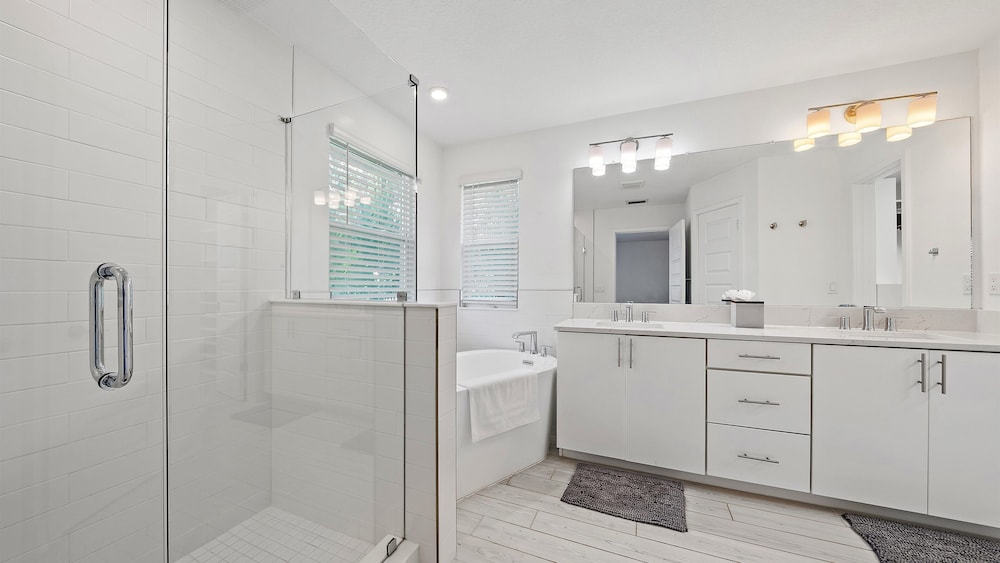Urban Minimalist Escape 4 Bedroom Home