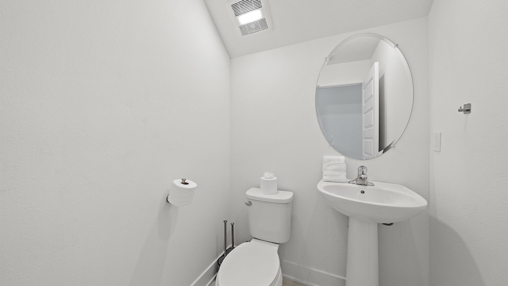 Urban Minimalist Escape 4 Bedroom Home