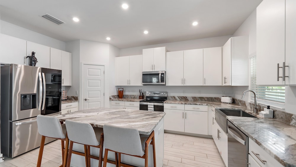 Urban Minimalist Escape 4 Bedroom Home