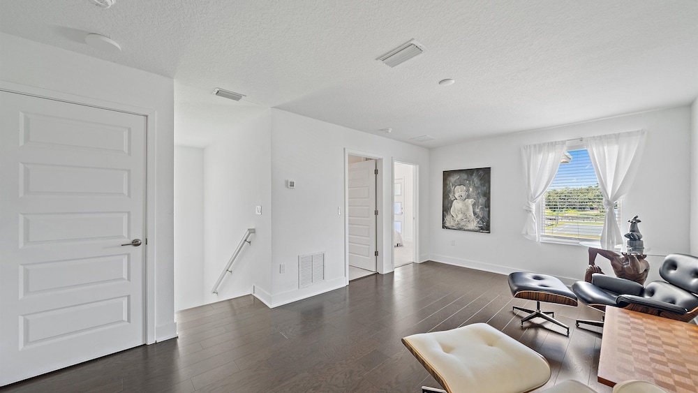 Urban Minimalist Escape 4 Bedroom Home