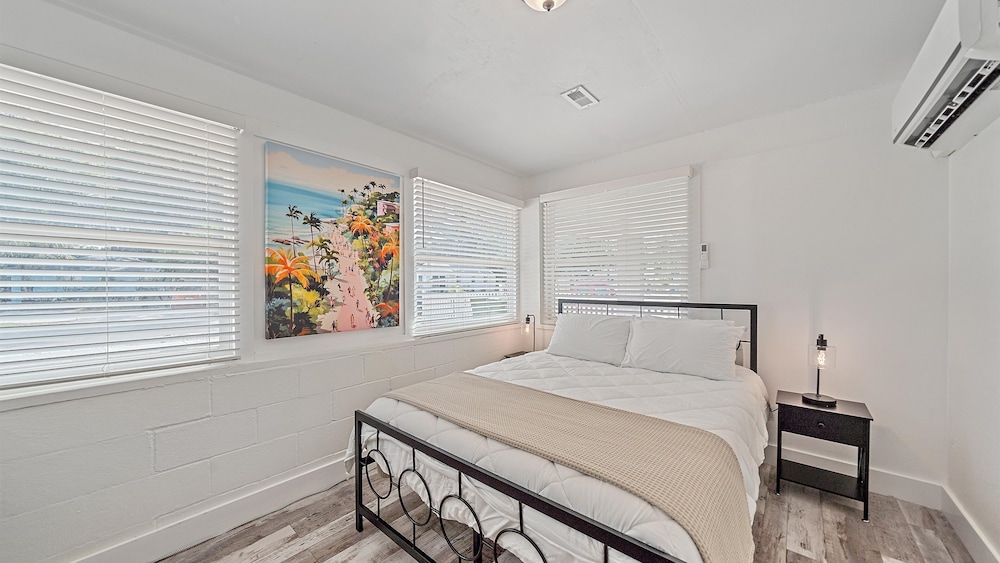 Urban Nest On 8th 4 Bedroom Home