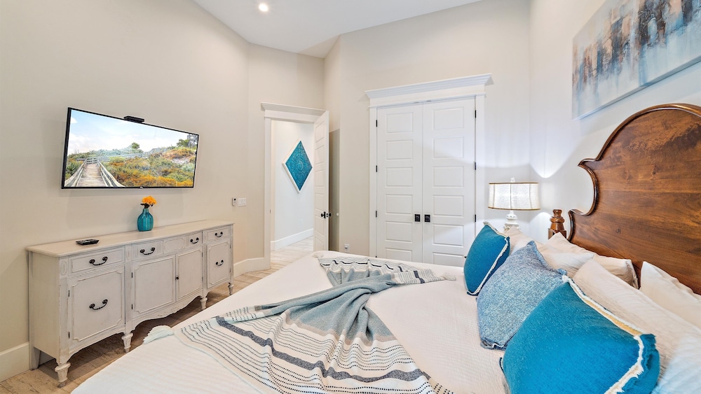 Dream Island 8 Bedroom Home