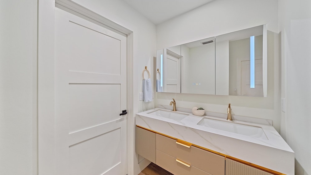 The Beach House 2 Bedroom Condo