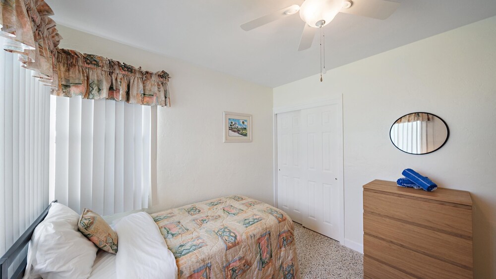 Siesta Treasure #3 2 Bedroom Condo