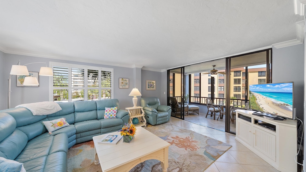 'bout Time 2 Bedroom Condo
