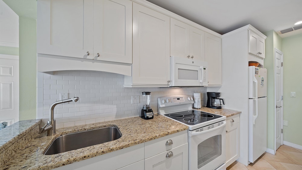 Las Hermanas 4 1 Bedroom Studio by RedAwning view 3