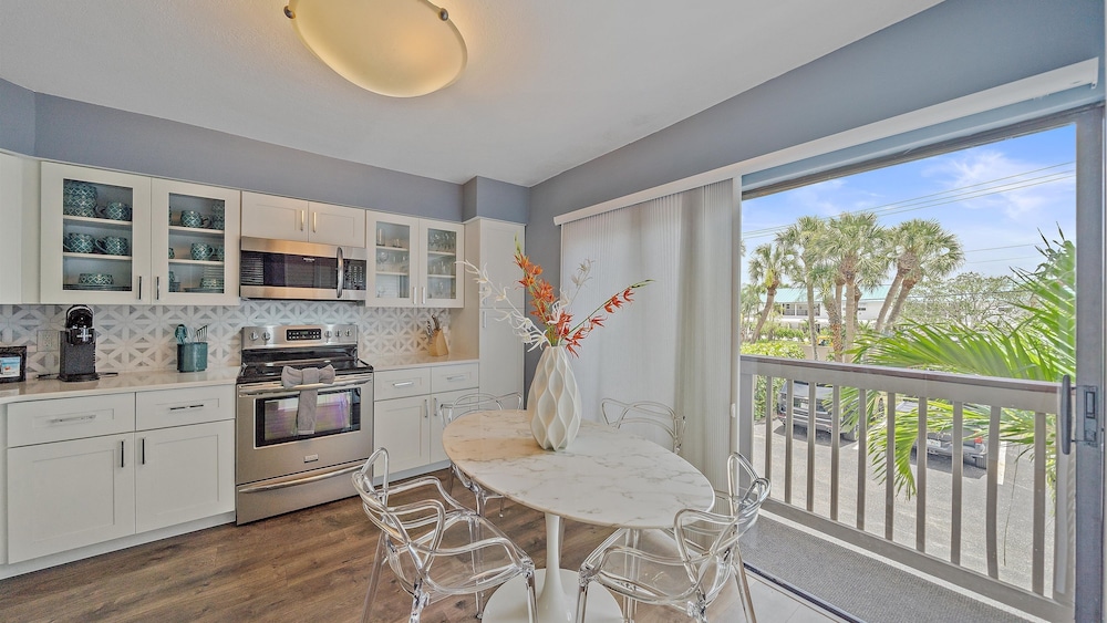 Siesta Beach Retreat 2 Bedroom Townhouse