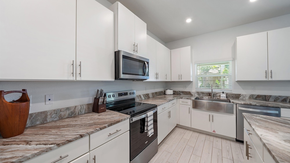 Urban Minimalist Escape 4 Bedroom Home