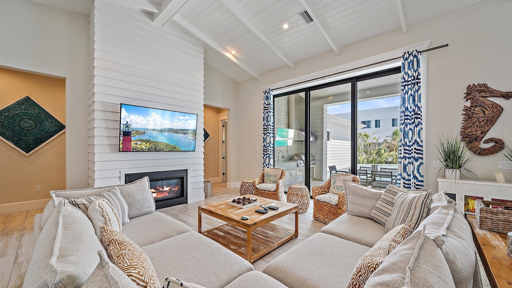Dream Island 8 Bedroom Home