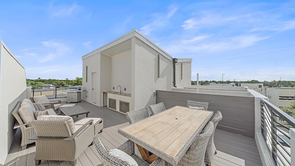 Coastal Moderne 2 Bedroom Townhouse