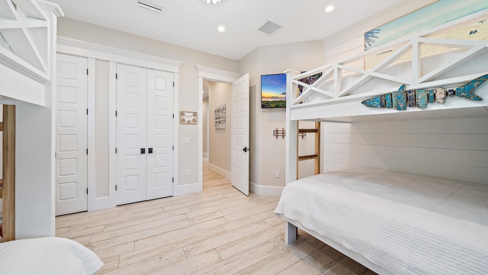 Dream Island 8 Bedroom Home
