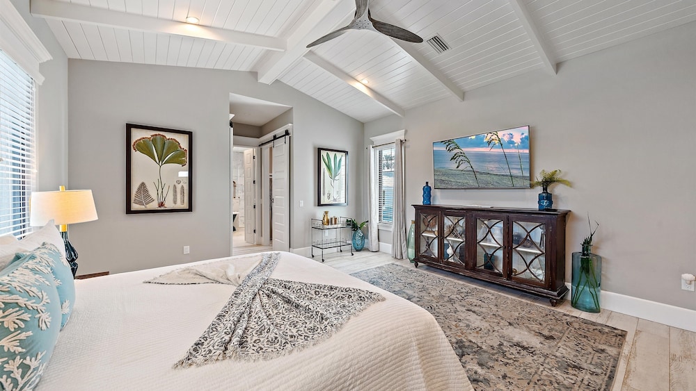 Dream Island 8 Bedroom Home