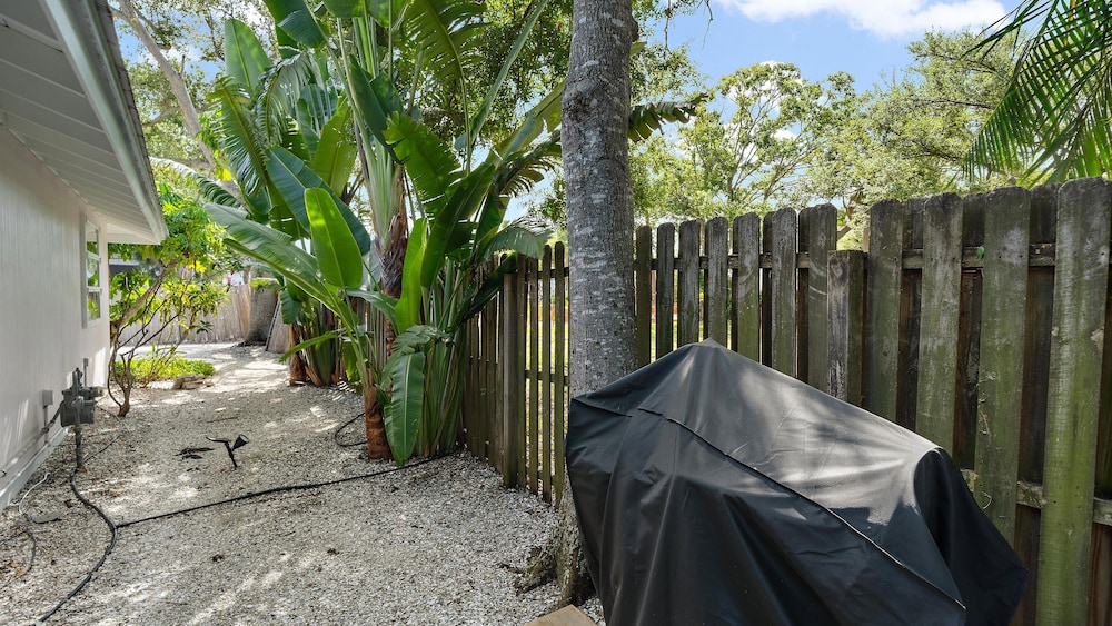 Hidden Oasis A 1 Bedroom Bungalow