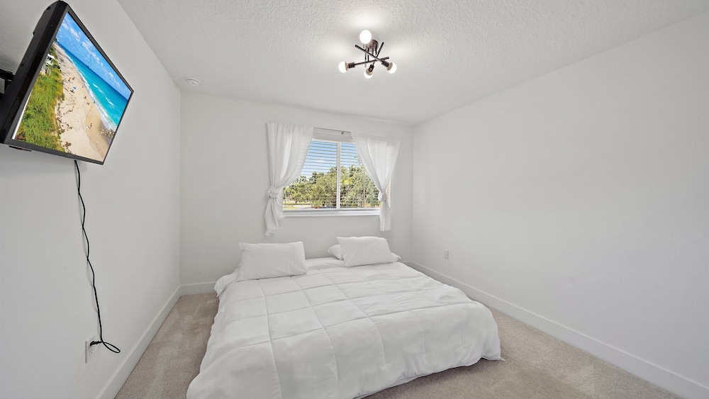 Urban Minimalist Escape 4 Bedroom Home