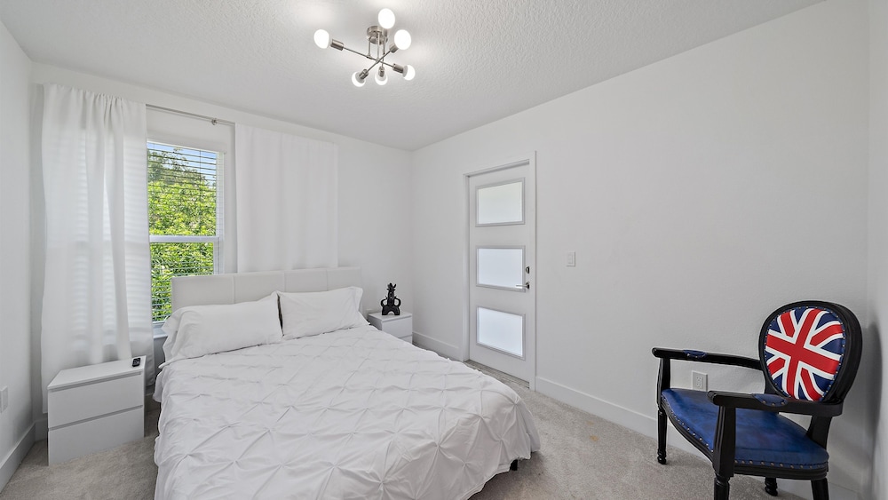 Urban Minimalist Escape 4 Bedroom Home