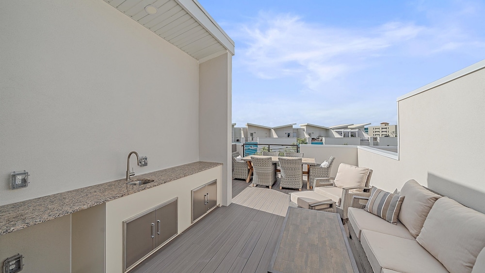 Coastal Moderne 2 Bedroom Townhouse