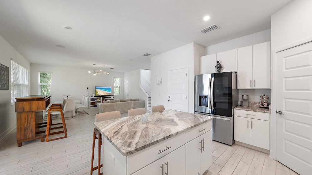 Urban Minimalist Escape 4 Bedroom Home