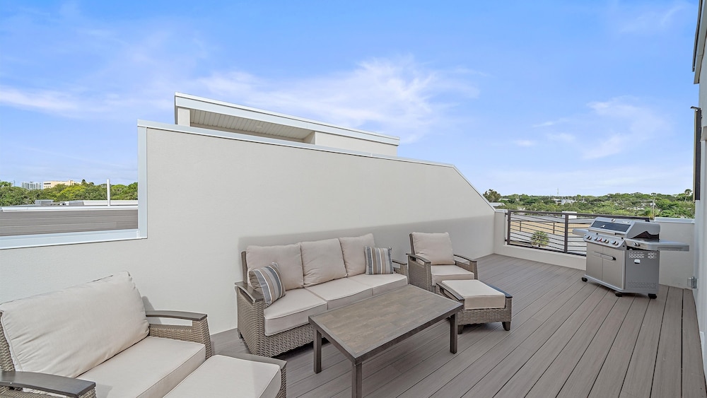 Coastal Moderne 2 Bedroom Townhouse