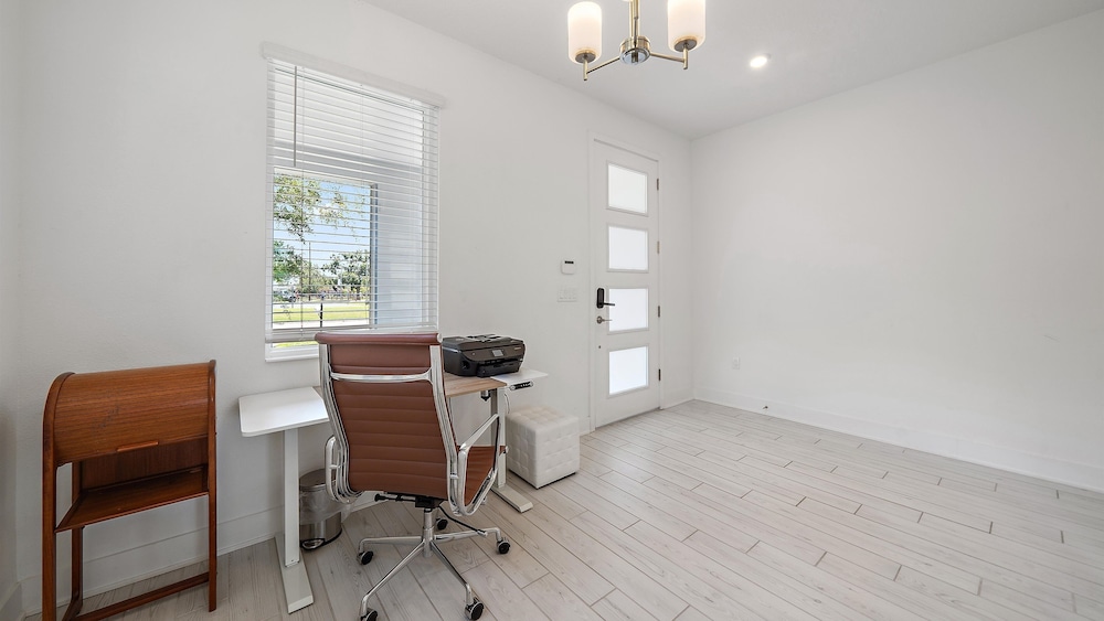 Urban Minimalist Escape 4 Bedroom Home